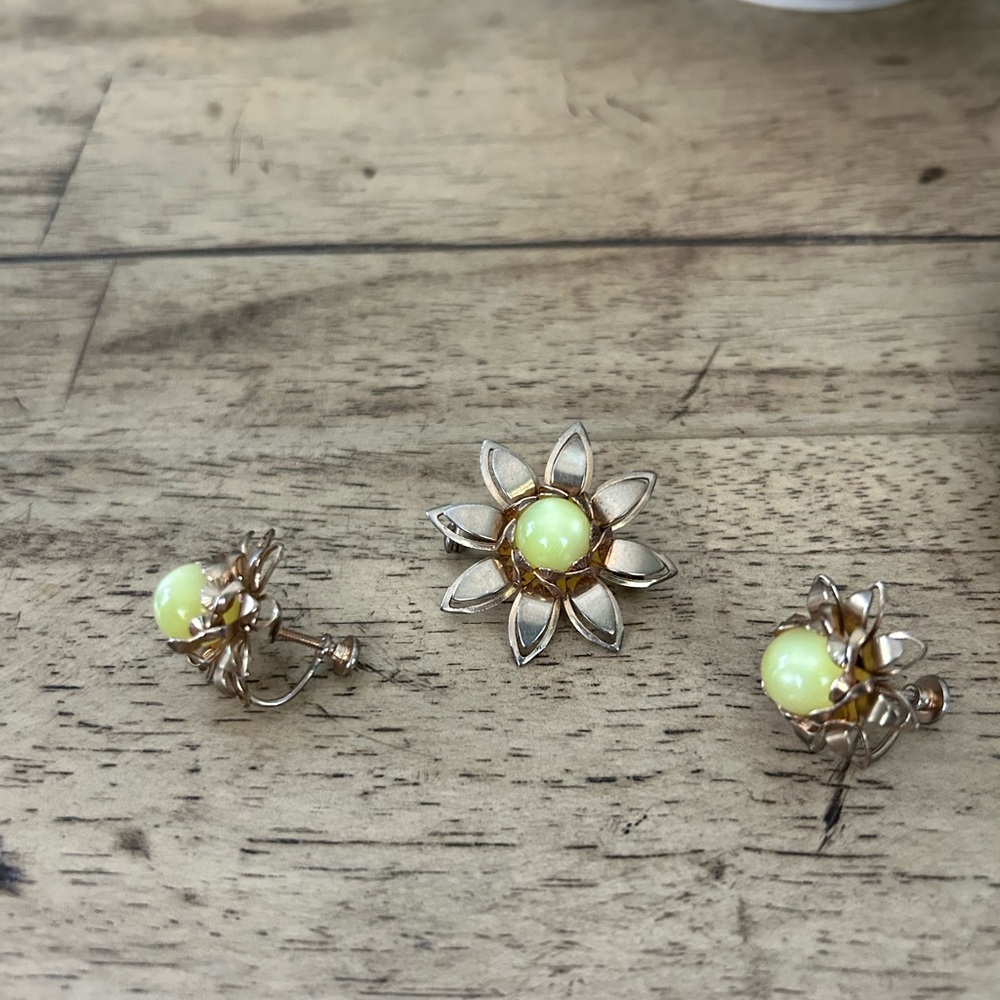 Vintage Screw-Back Earrings and Pin/Brooch. Gold Tone with Yellow Stone. EUC
